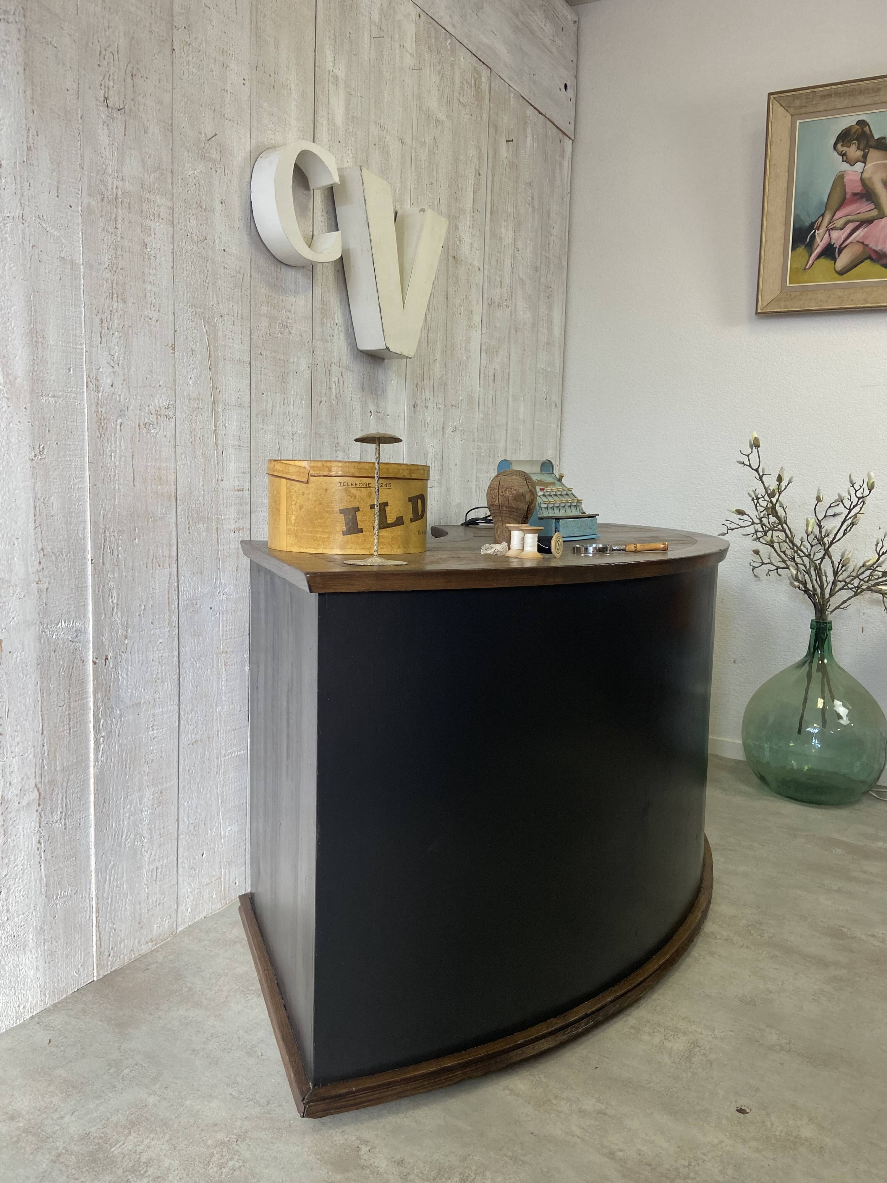 Ancien comptoir de mercerie