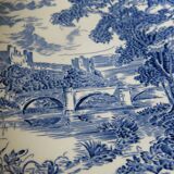 Round serving dish from Gien model "Wedgwood" in good condition