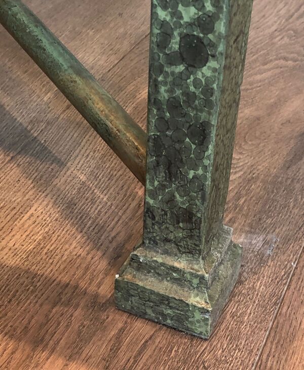 Importante table basse en acier et fer forgé patinée et dorée