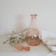 Bouteille en verre rose