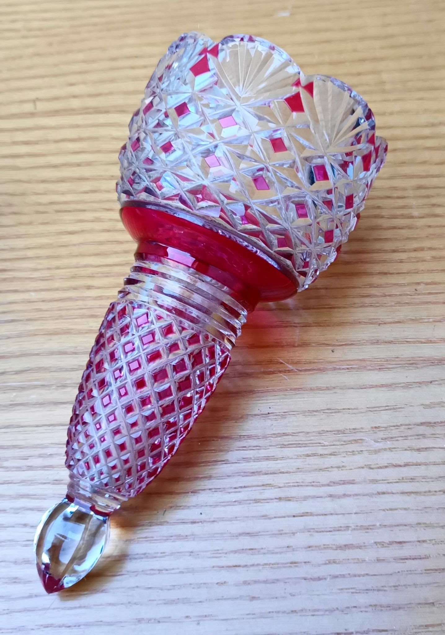 Vase de voiture en cristal taillé et teinté "Baccarat",Art Deco