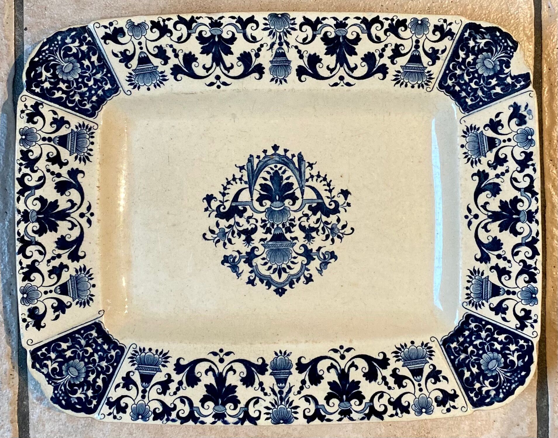 Rectangular dish, Manufacture de Gien model Blue square