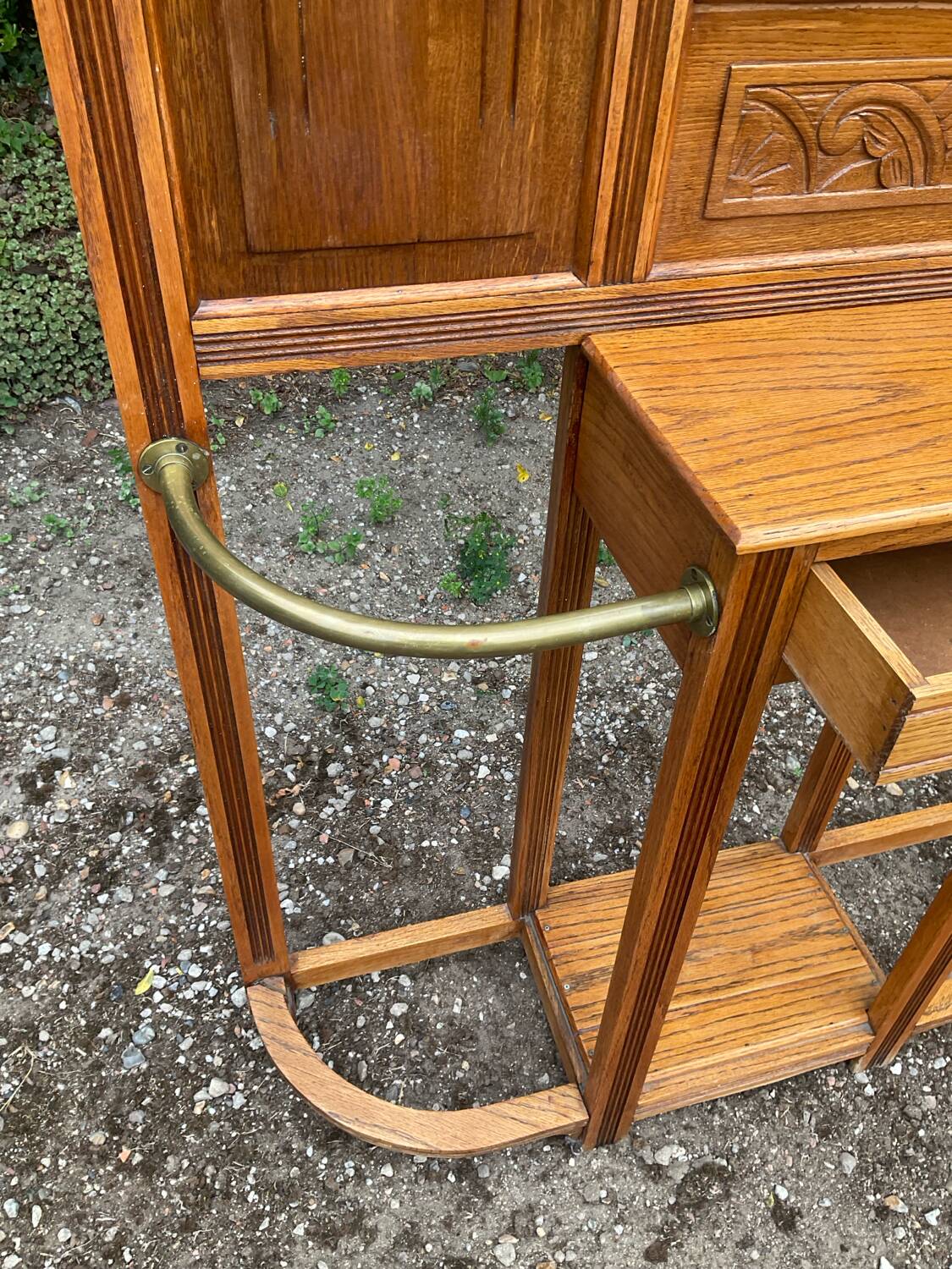 Art Deco oak cloakroom