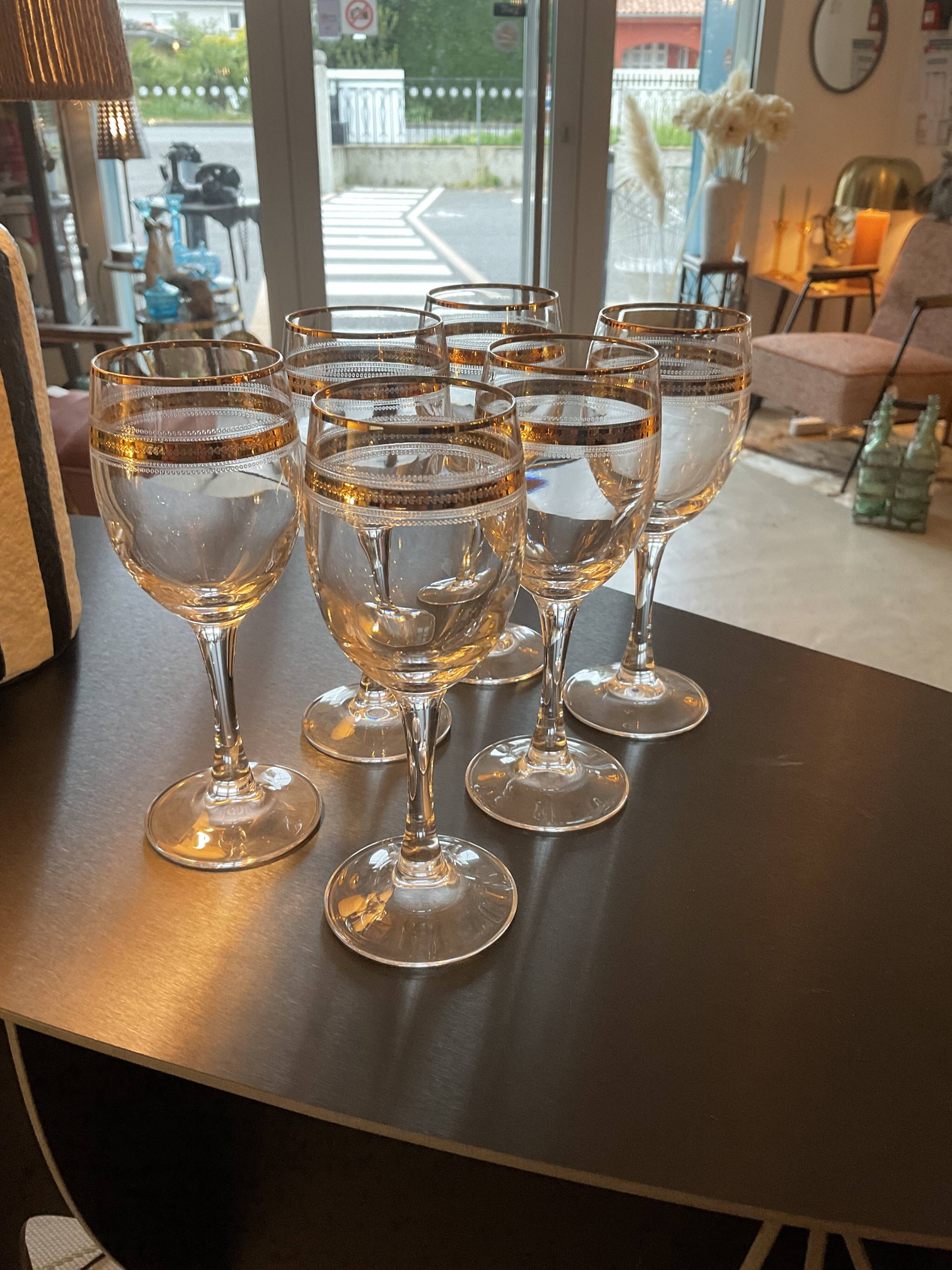 6 Burgundy glasses in engraved crystal and gilding