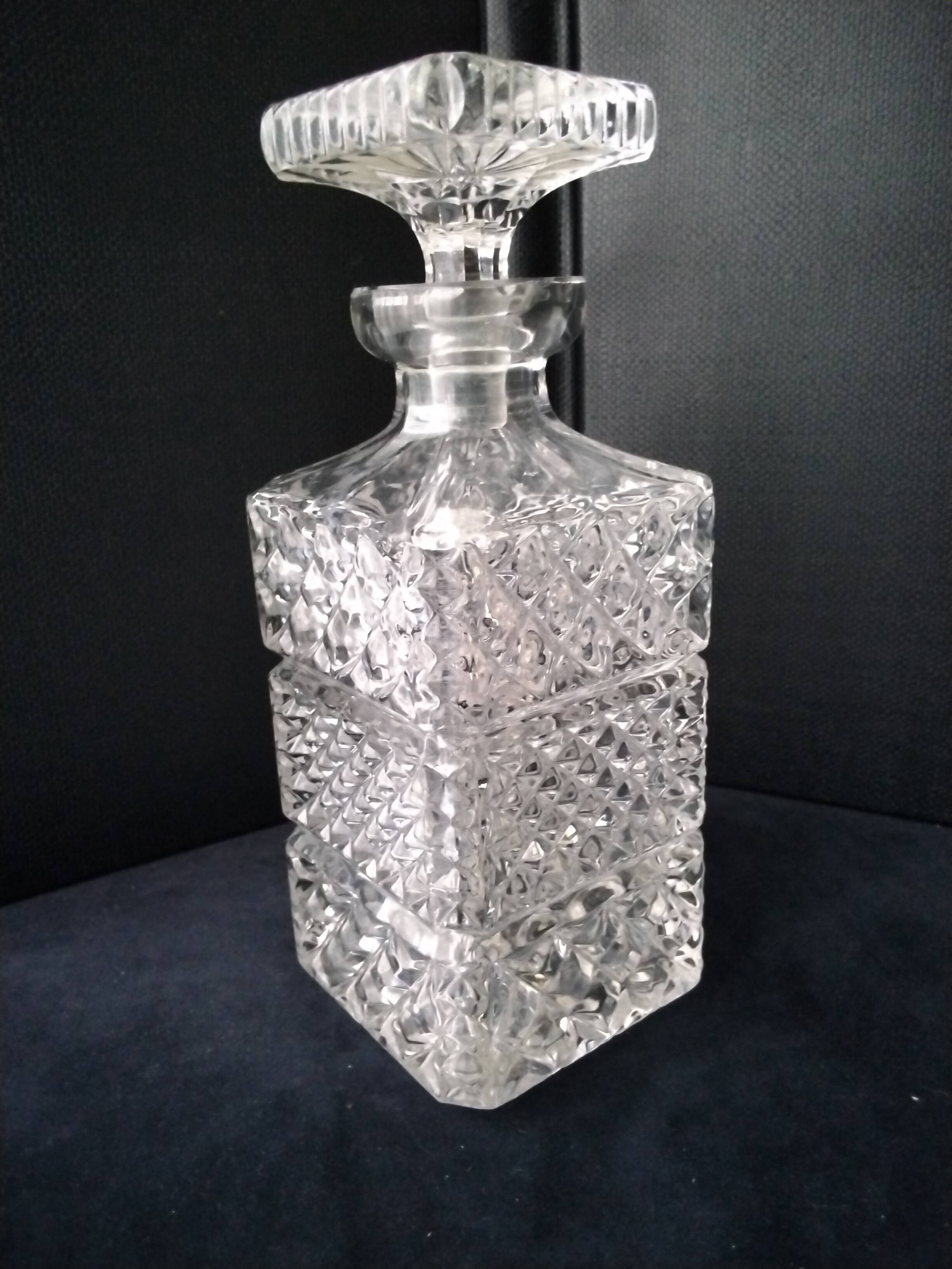 Crystal whiskey decanter Diamond tip decor