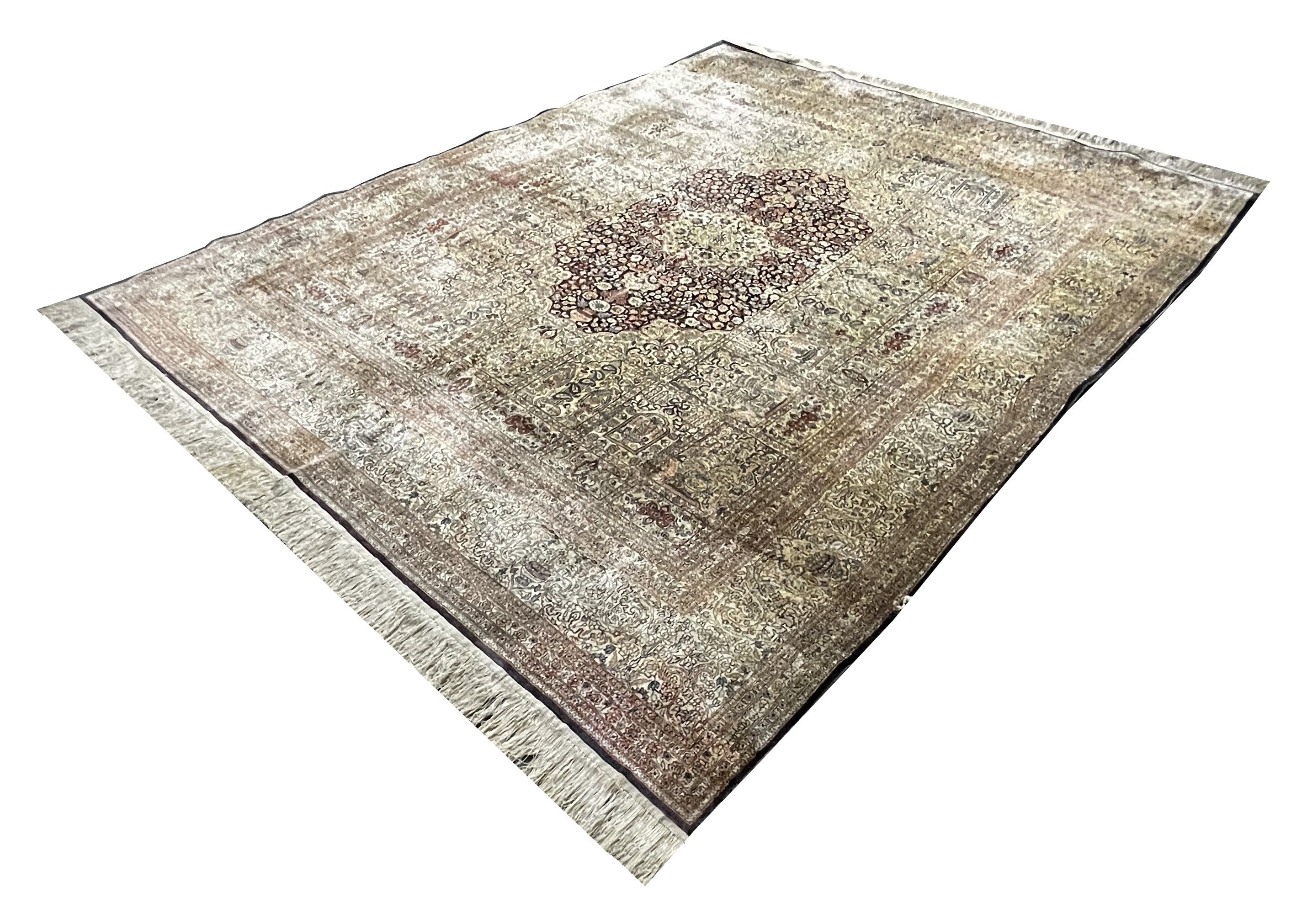 Silk oriental carpet (2.50x3.05 m), handmade, silk material