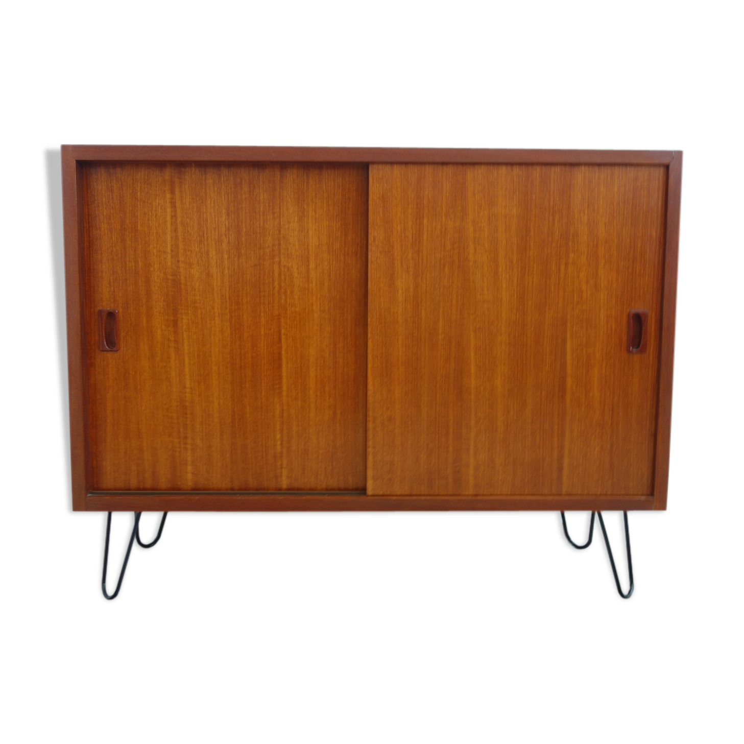 Buffet avec des portes coulissantes