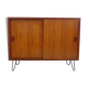 Buffet avec des portes coulissantes