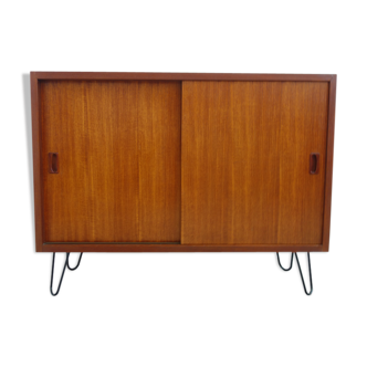 Siseboard cabinet with sliding doors on hairpin legs