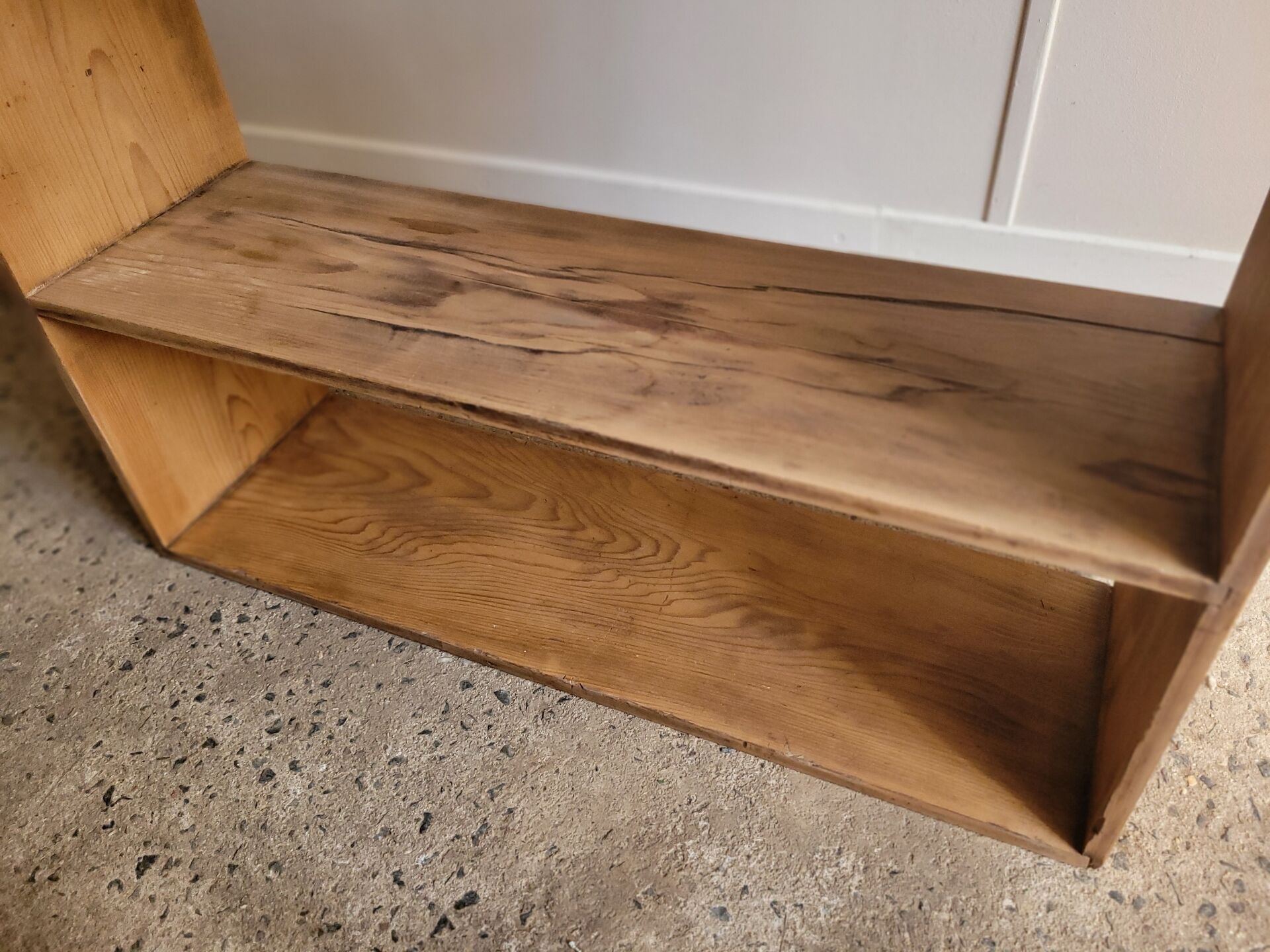 Étagère murale en bois