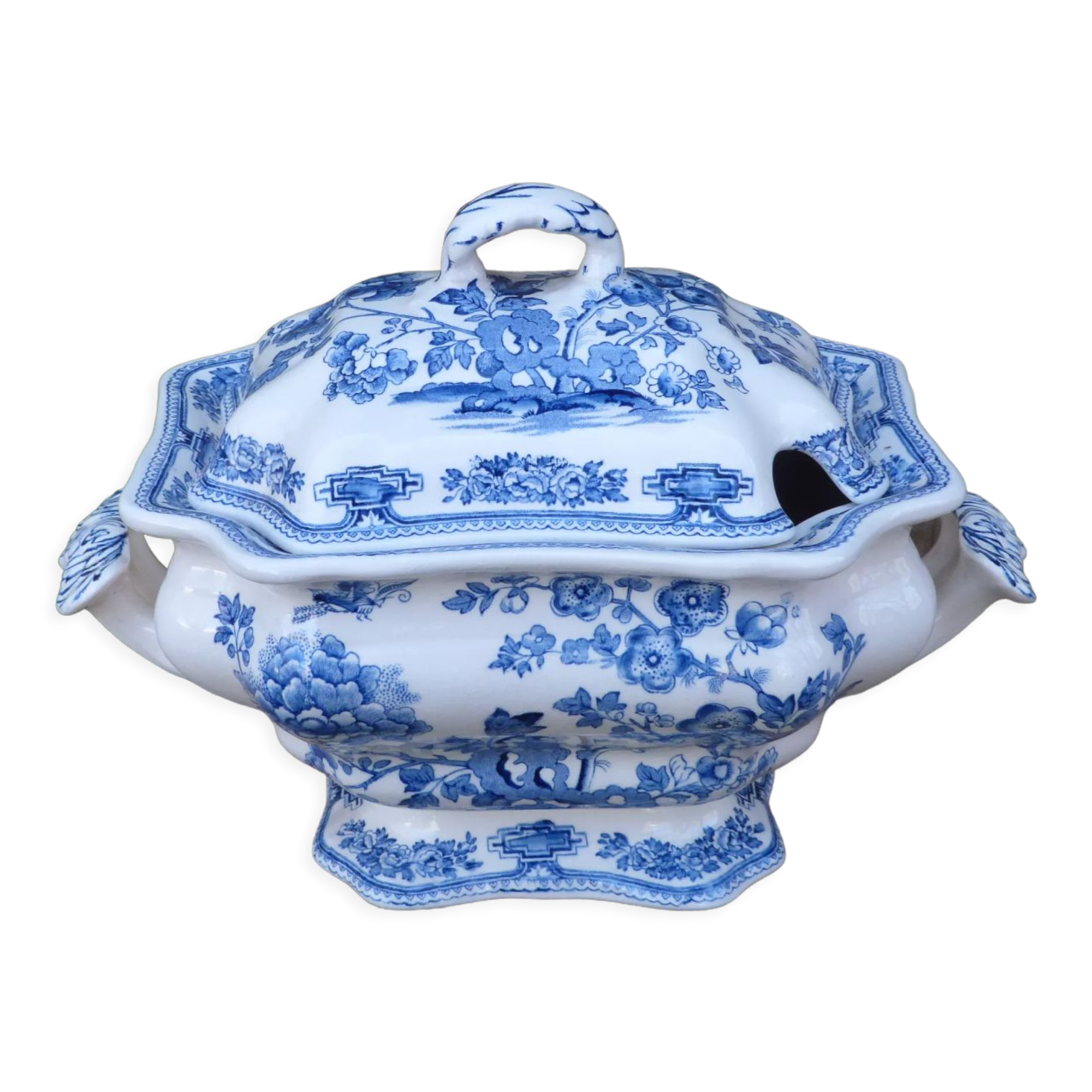 Old English tureen Mason's blue floral pattern