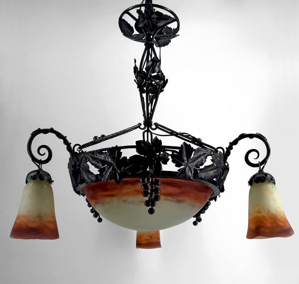 Lustre en fer forgé et pate de verre, Art Deco, Muller Freres, Circa 1920