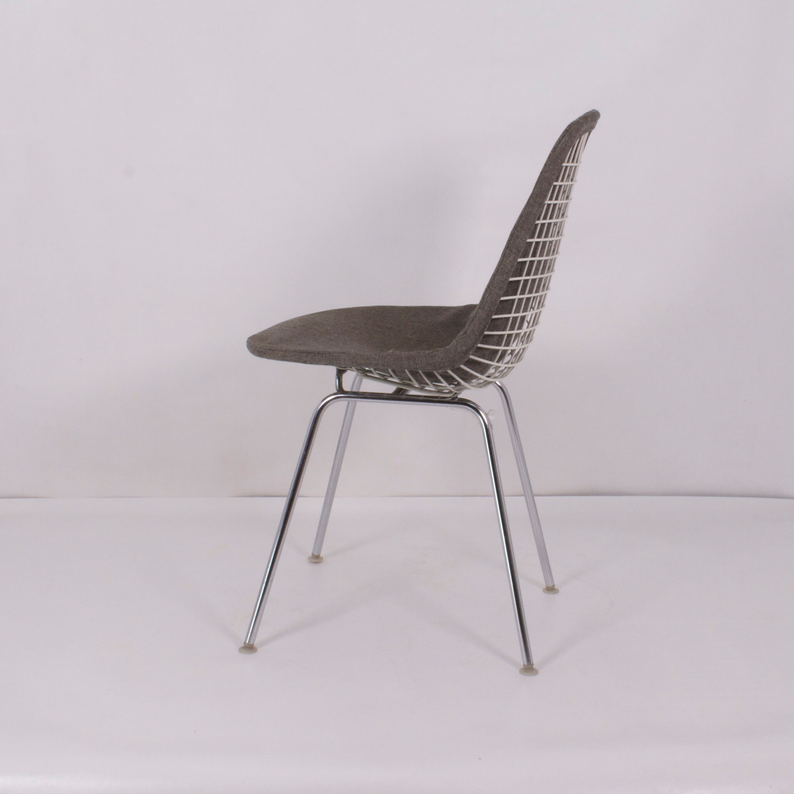 Pair of DKX 1 Wire Chairs by Charles & Ray Eames, Herman Miller, 1952