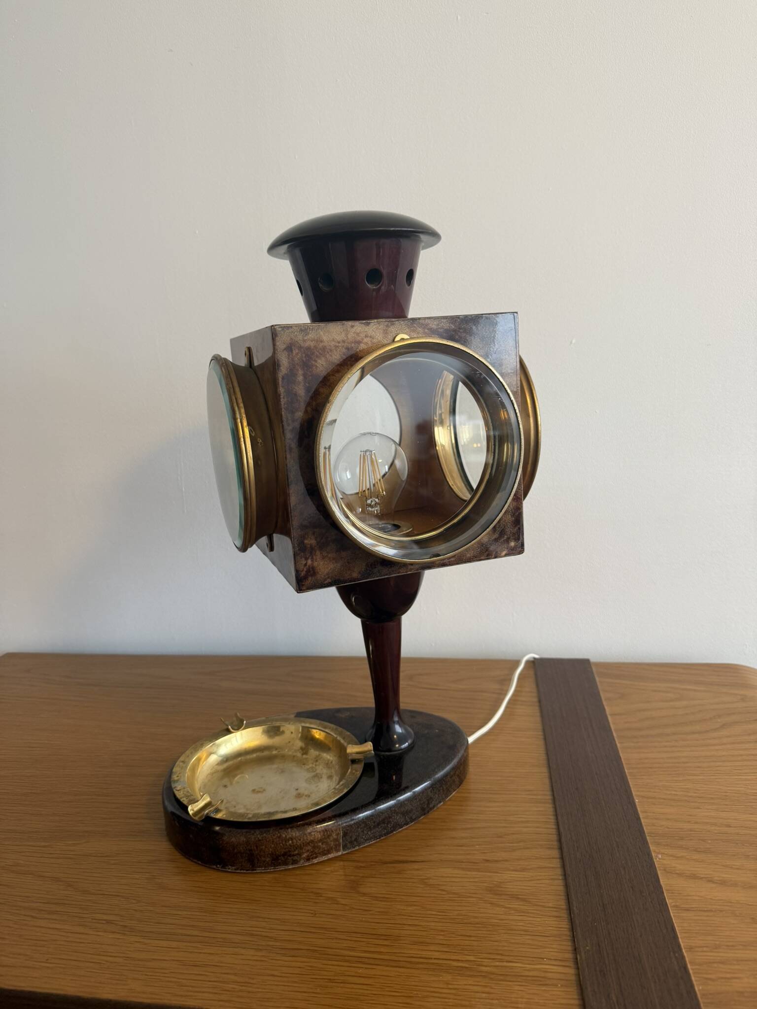 Lot de 2 lampes /lampadaires Aldo Tura en parchemin laiton et verre