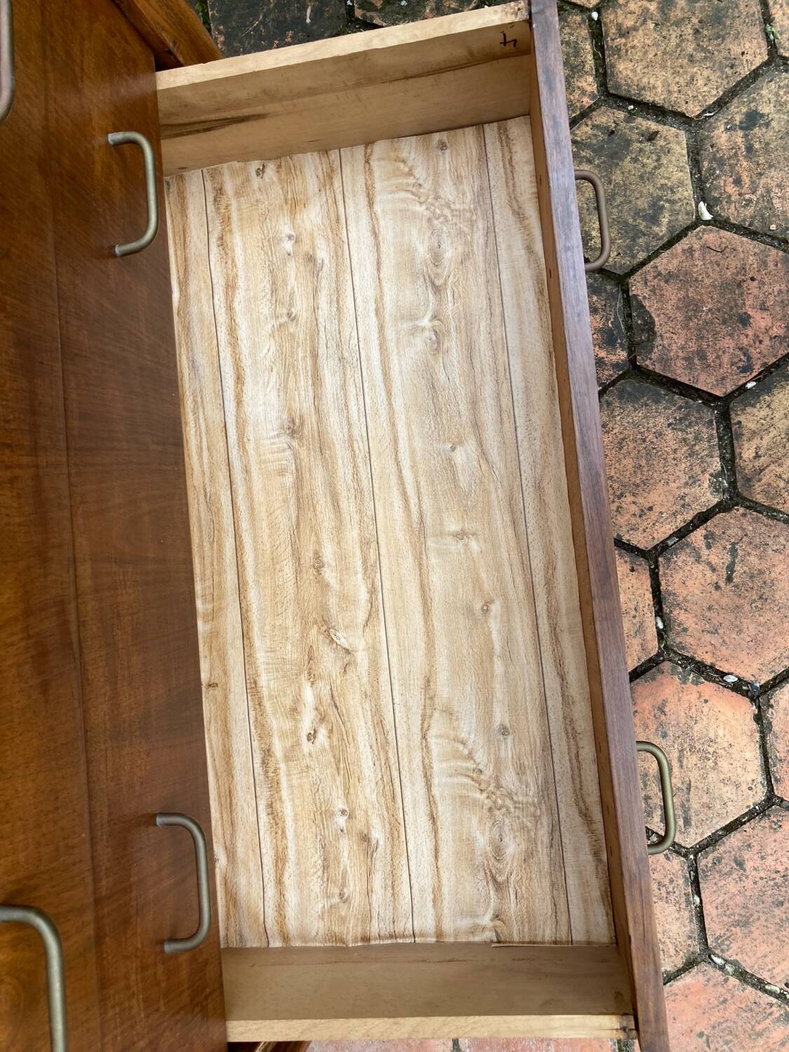 Compass leg chest of drawers
