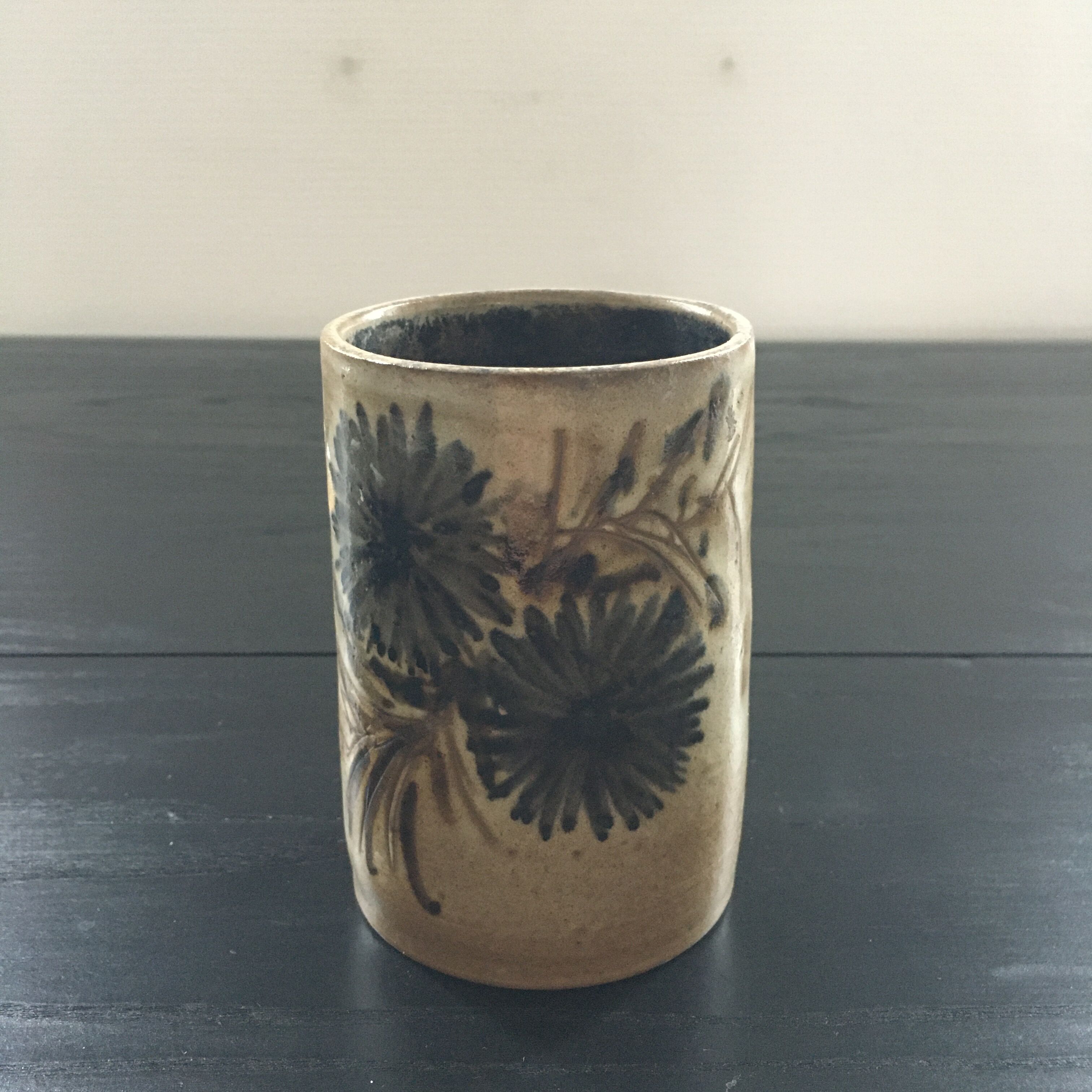 Vase décor floral signé