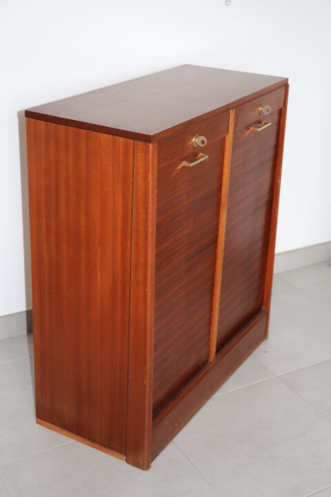 Low-curtained double-curtained cabinet