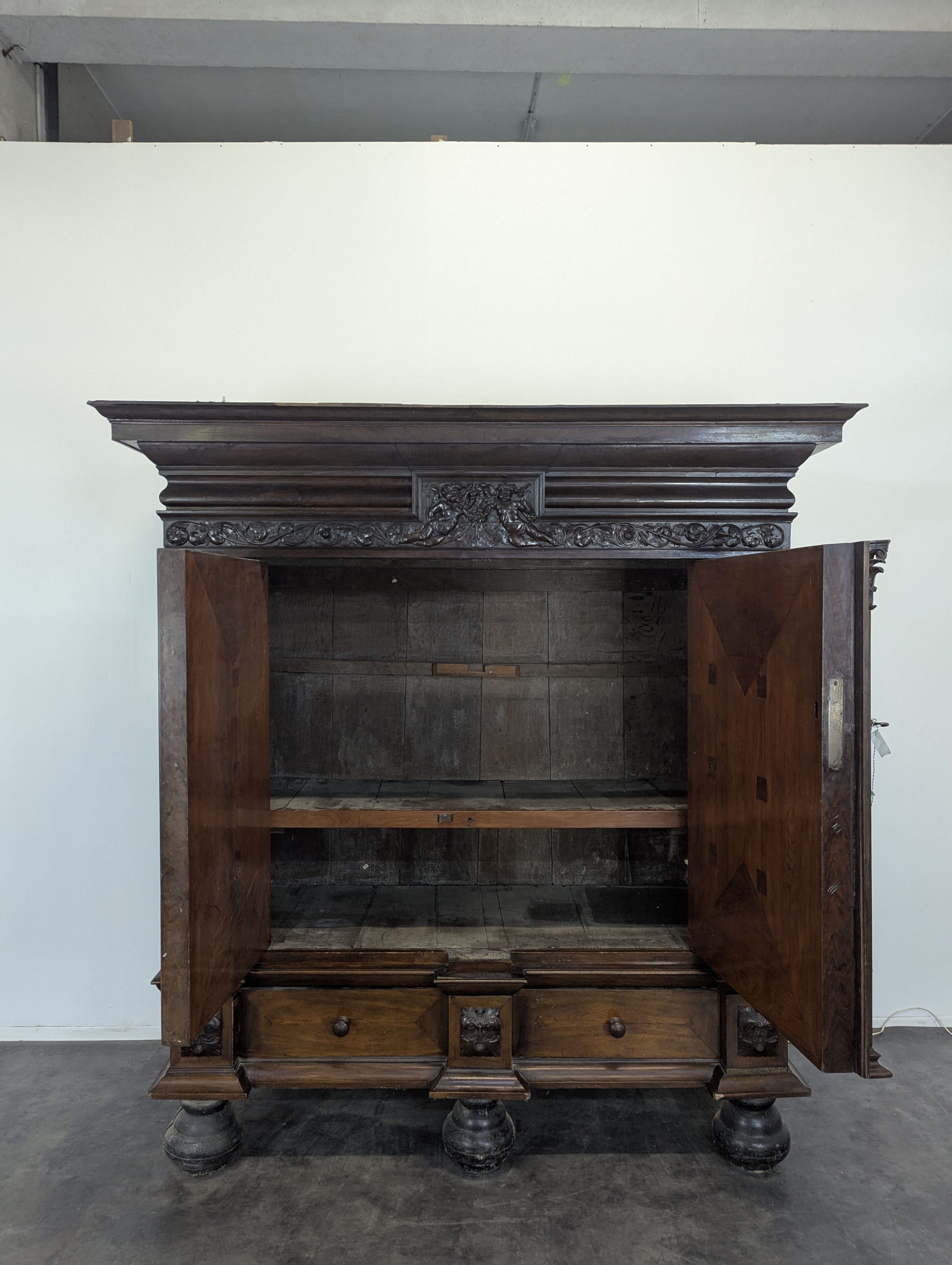 Kussenkast rosewood wardrobe from the late 17th century