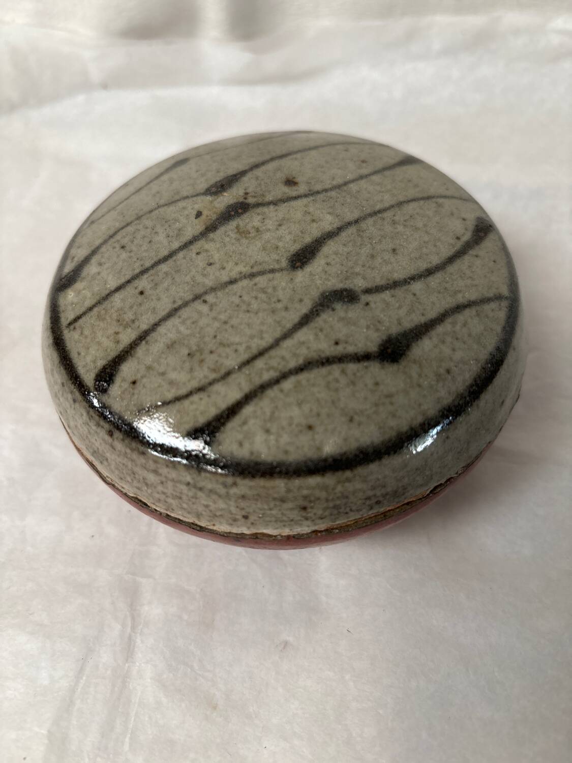 Empty pocket in artisanal stoneware