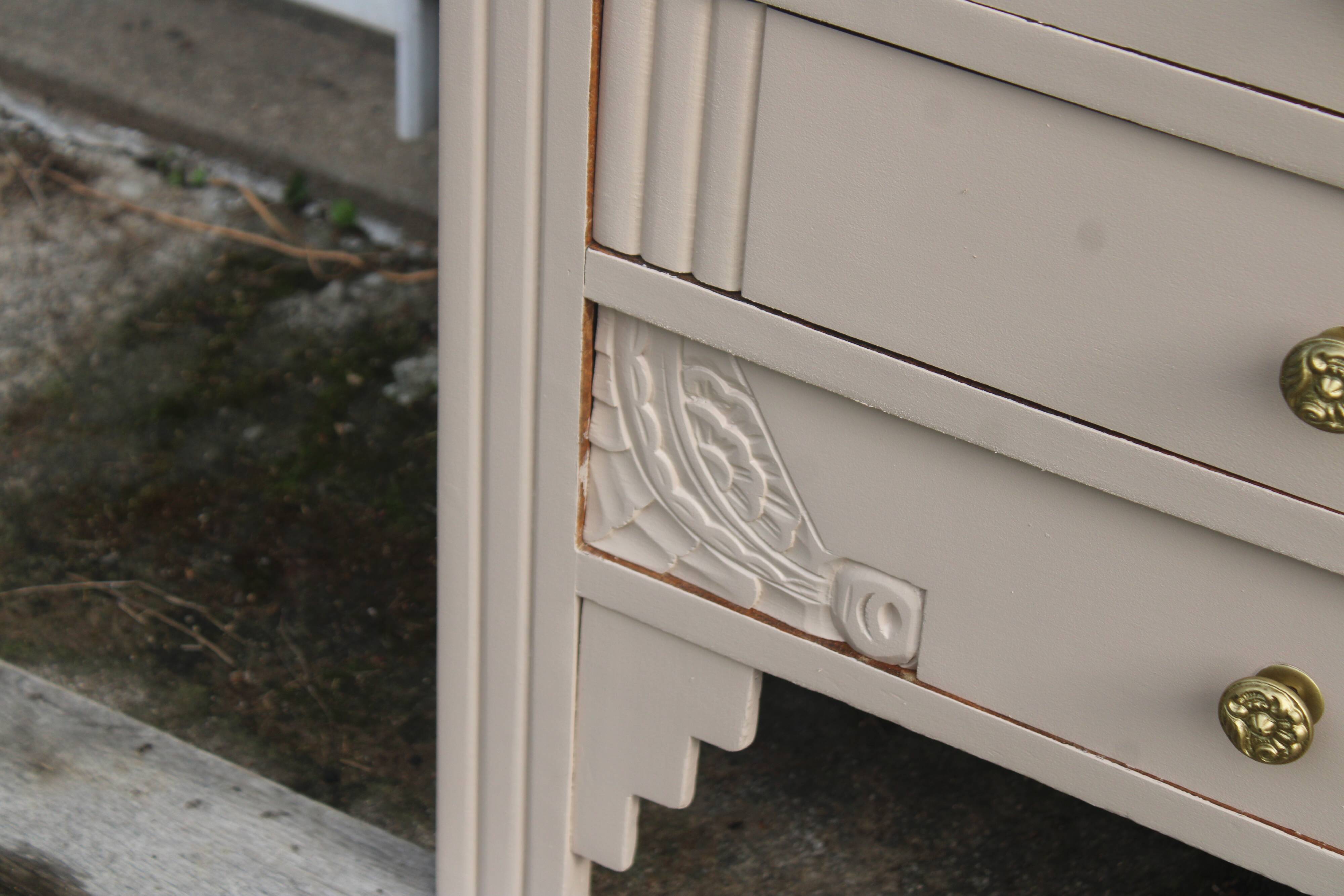Commode vintage rénovée avec marbre rouge et blanc – 4 tiroirs