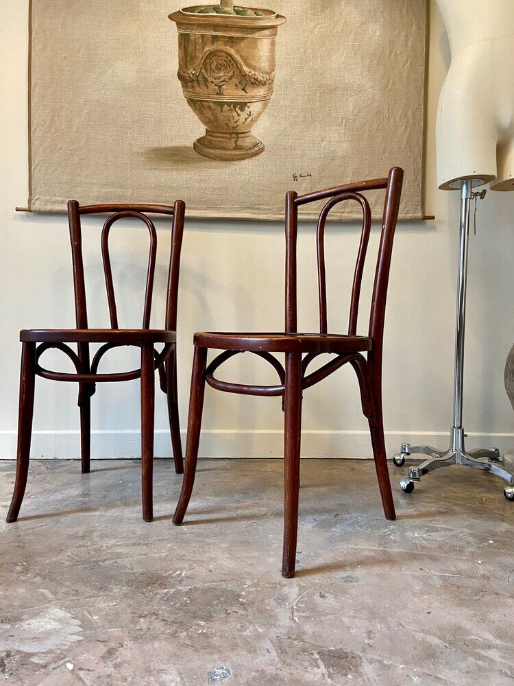 2 bistro chairs in arched and dark wood