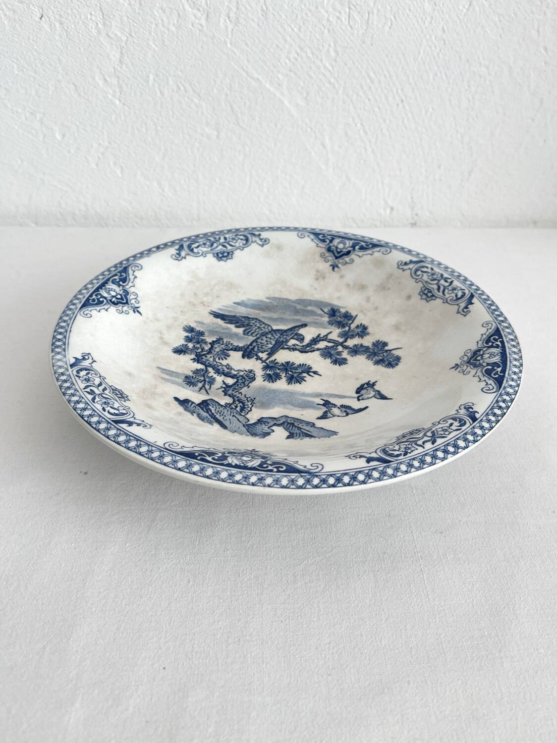 Low iron earthenware compote dish with Gien eagle decoration