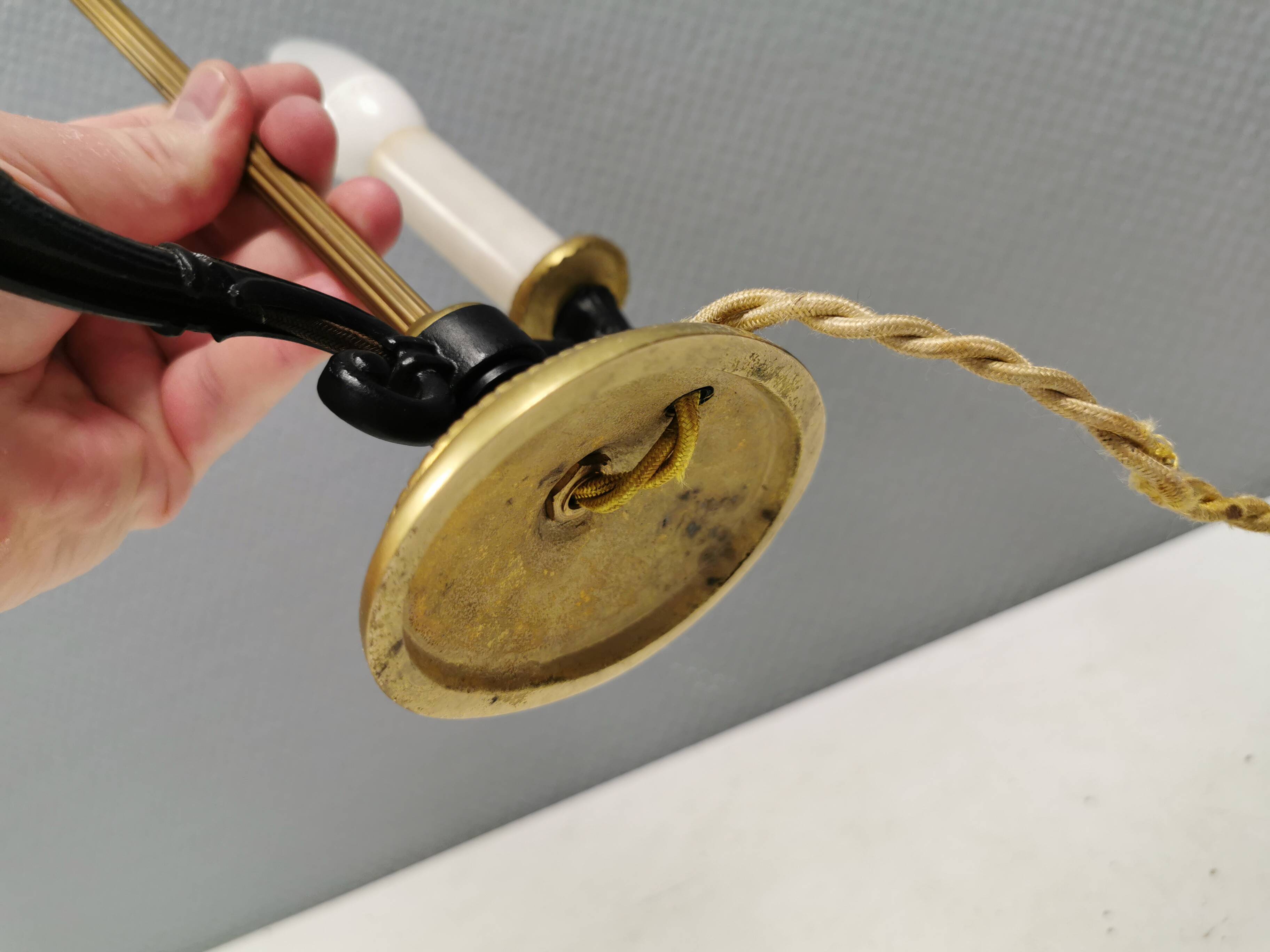 Very old Danish table lamp in brass and metal. 1930-1950s