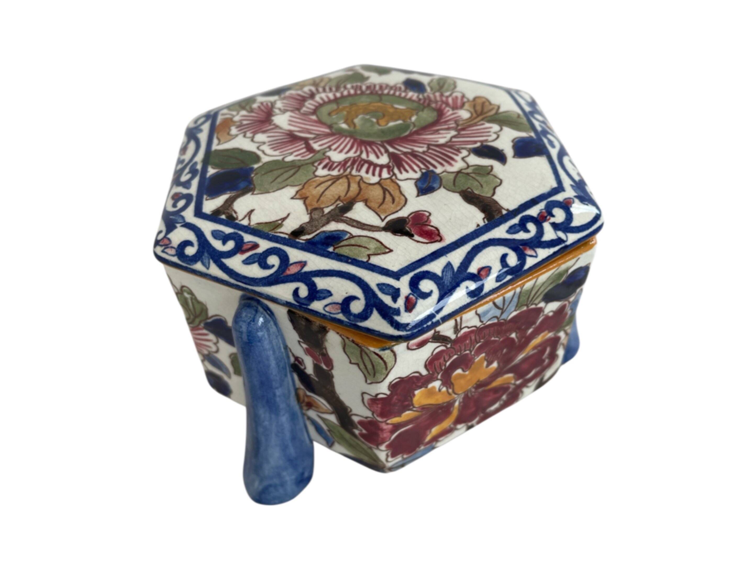 Large candy box, Gien, early 20th century, peony decoration, floral decoration