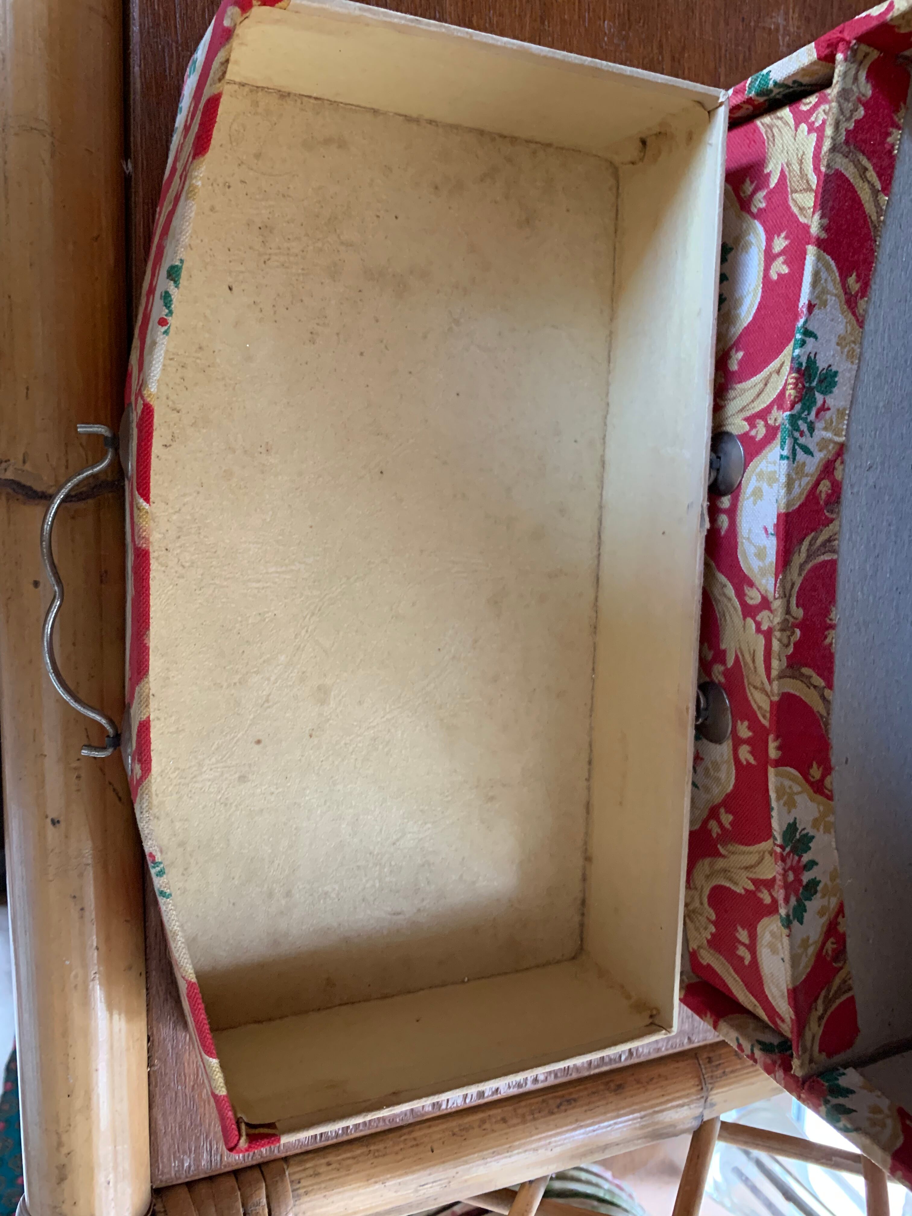 Fabric jewelry box