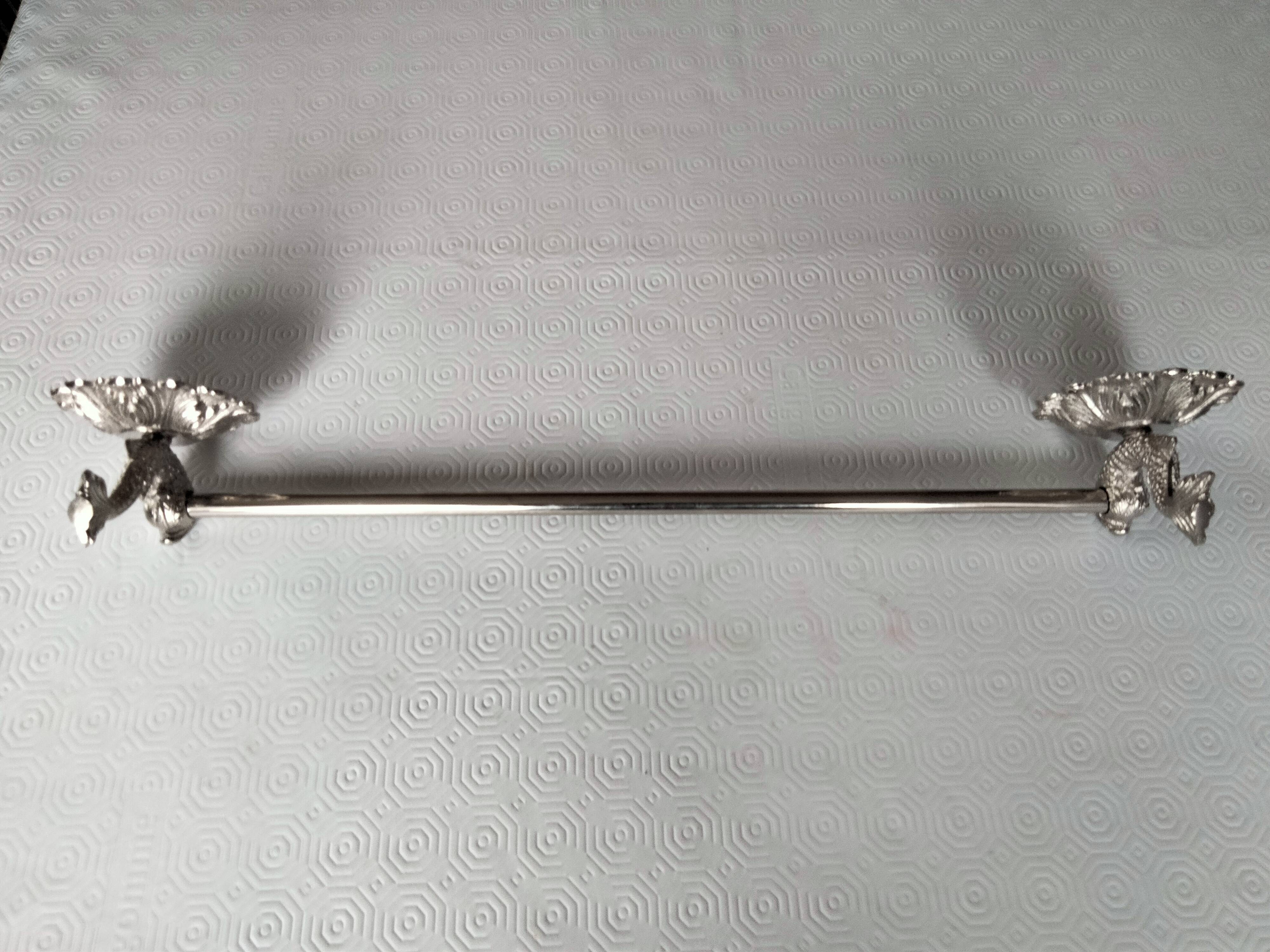 towel rack old fish head