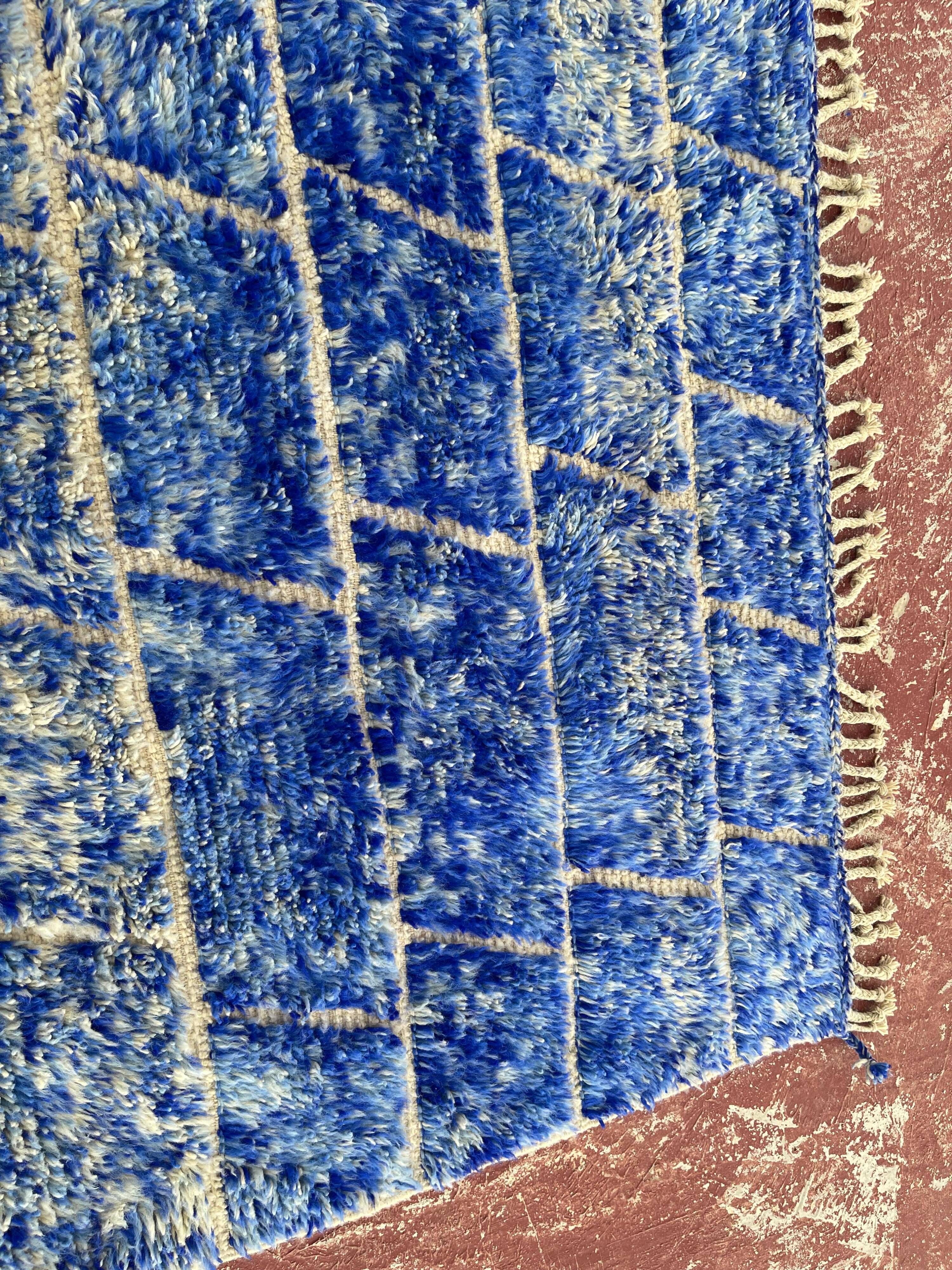 Moroccan Berber rug in royal blue 250x150 cm – geometric pattern – handmade