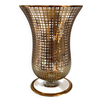 Vase en maille dorée