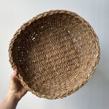 Woven basket basket.