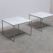 Paire de tables basses ou de tables d'appoint en marbre de Carrare et chrome, années 1970.