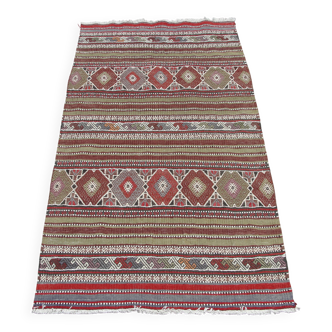 petit tapis kilim