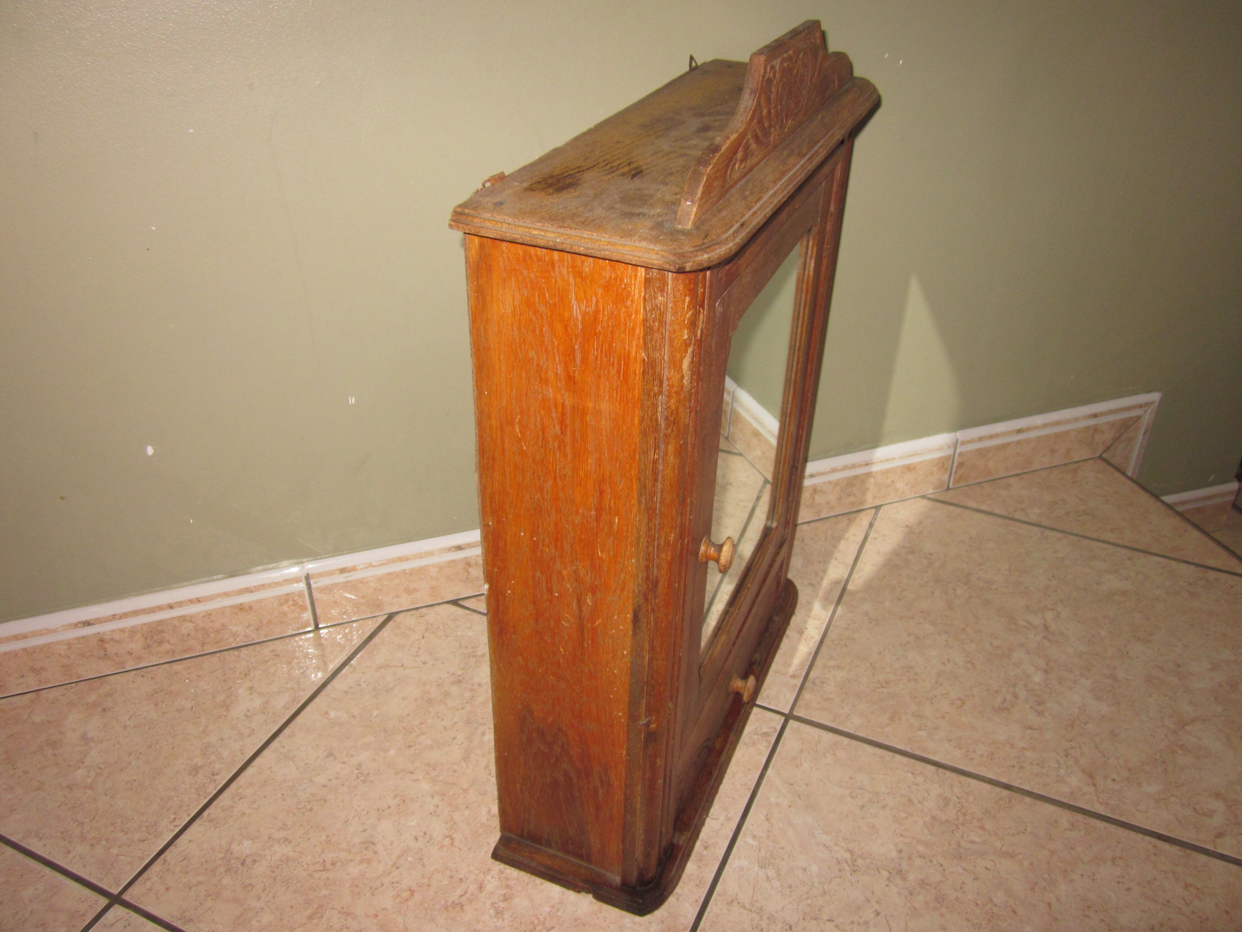Armoire de toilette ou pharmacie
