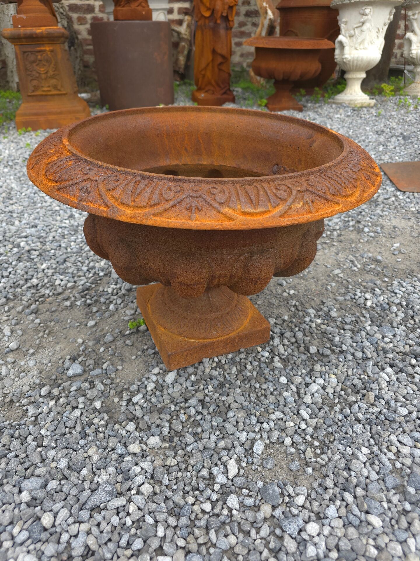 Medical vase in cast iron