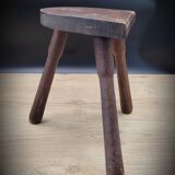 Half-round cowherd tripod stool