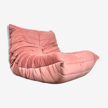 Togo lounge chair in pink velvet model designed by Michel Ducaroy 1973