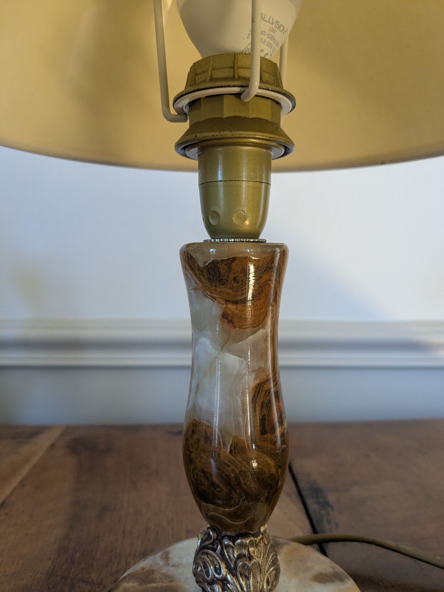 Lampe vintage en onyx et laiton