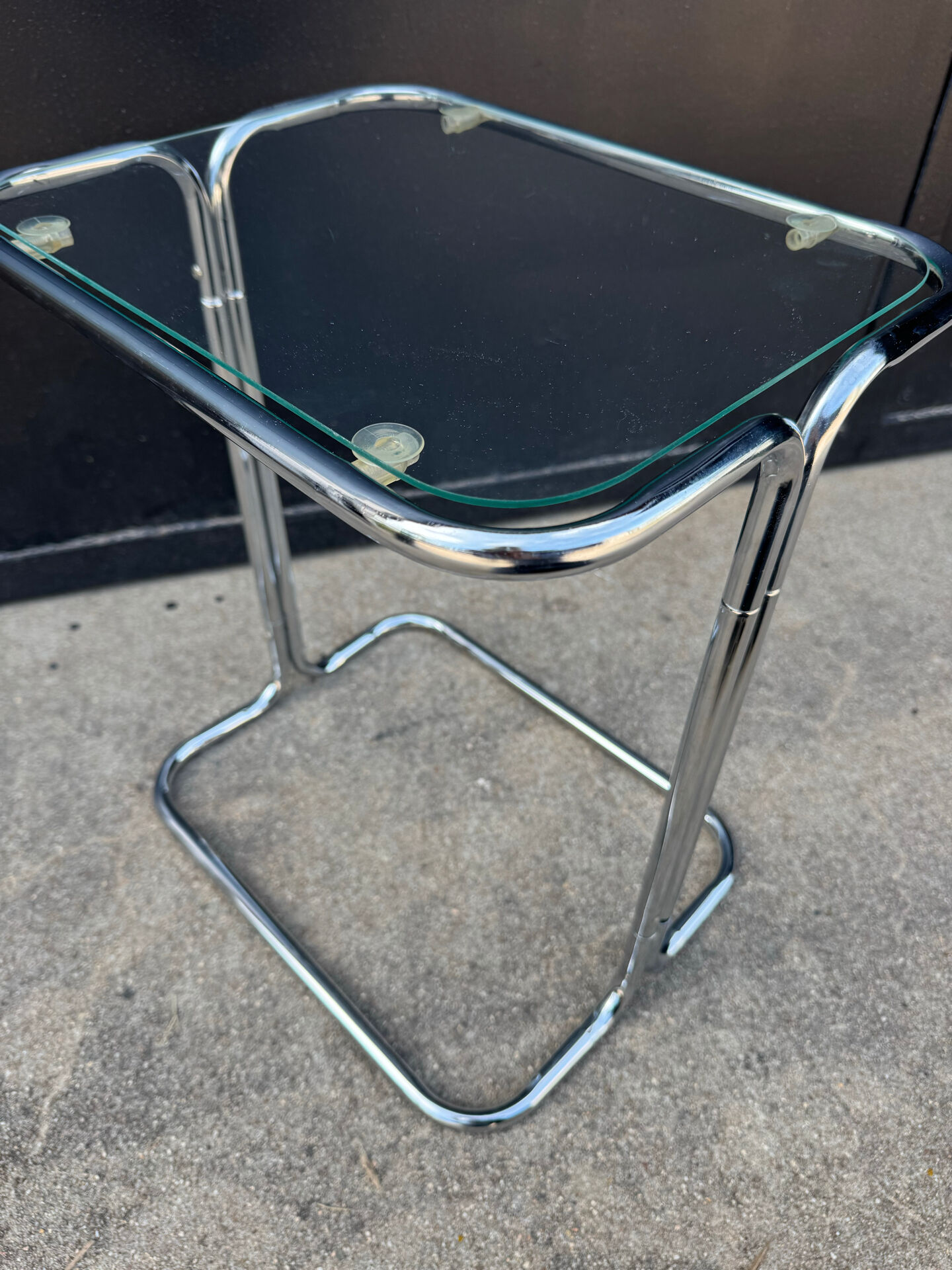 Chrome tubular metal side table from the 1980s.