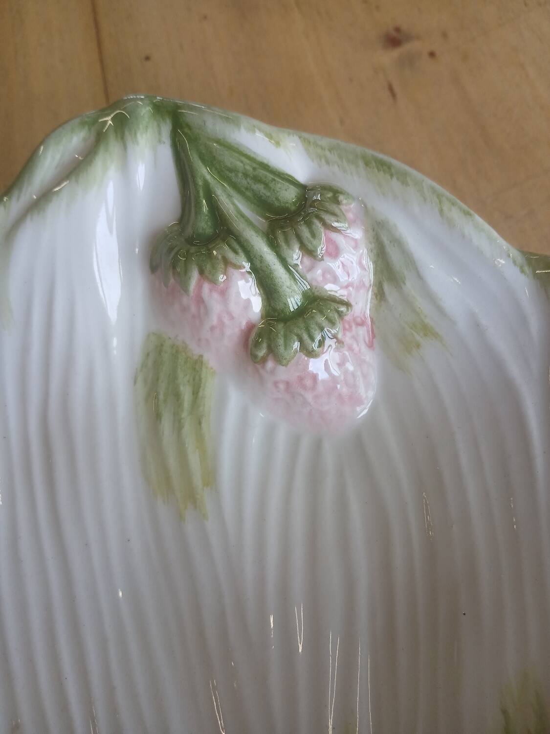 Barbotine strawberry bowl