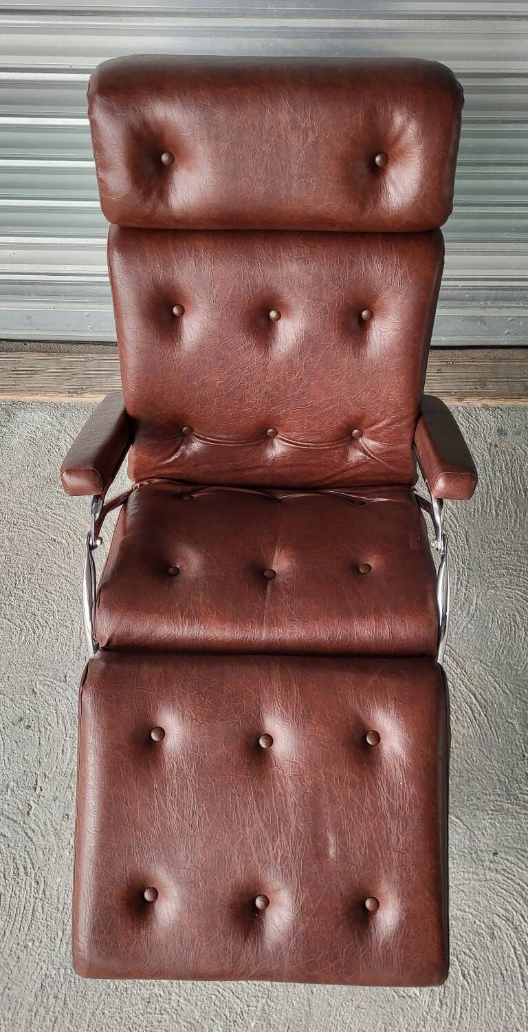 LAMA Vintage Relaxing Lounge Chair in Very Good Condition