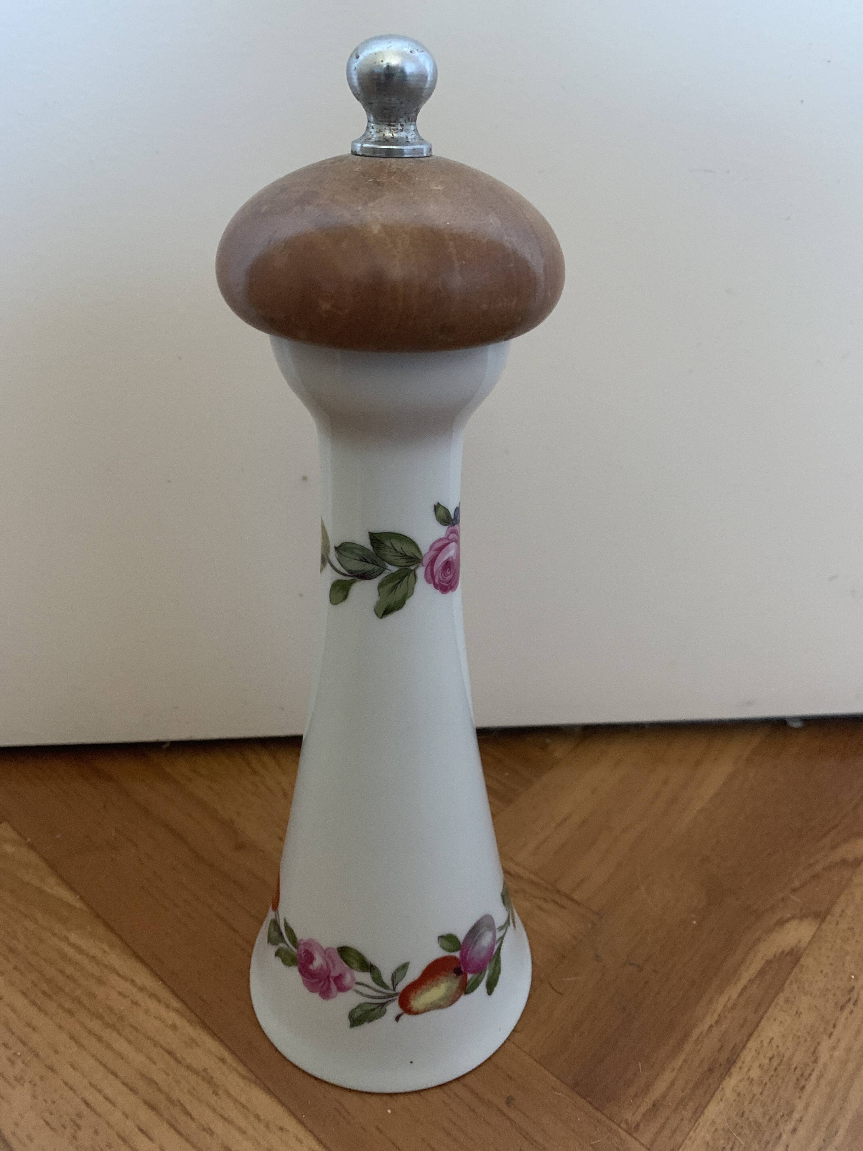 Paris porcelain pepper pot