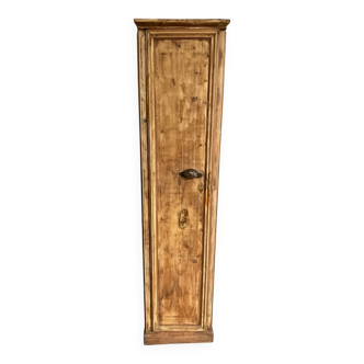 Cloakroom cabinet
