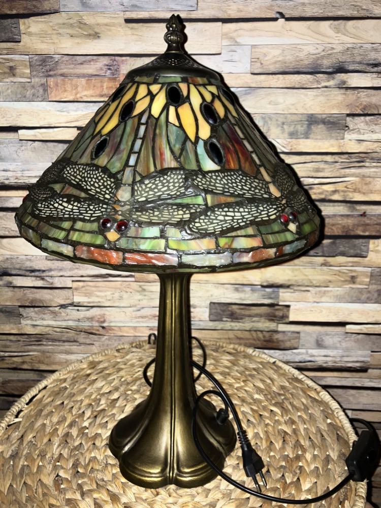 Floor lamp style tiffany dragonfly décor