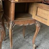 Paire de tables de chevet anciennes