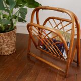 Foldable magazine rack in wicker