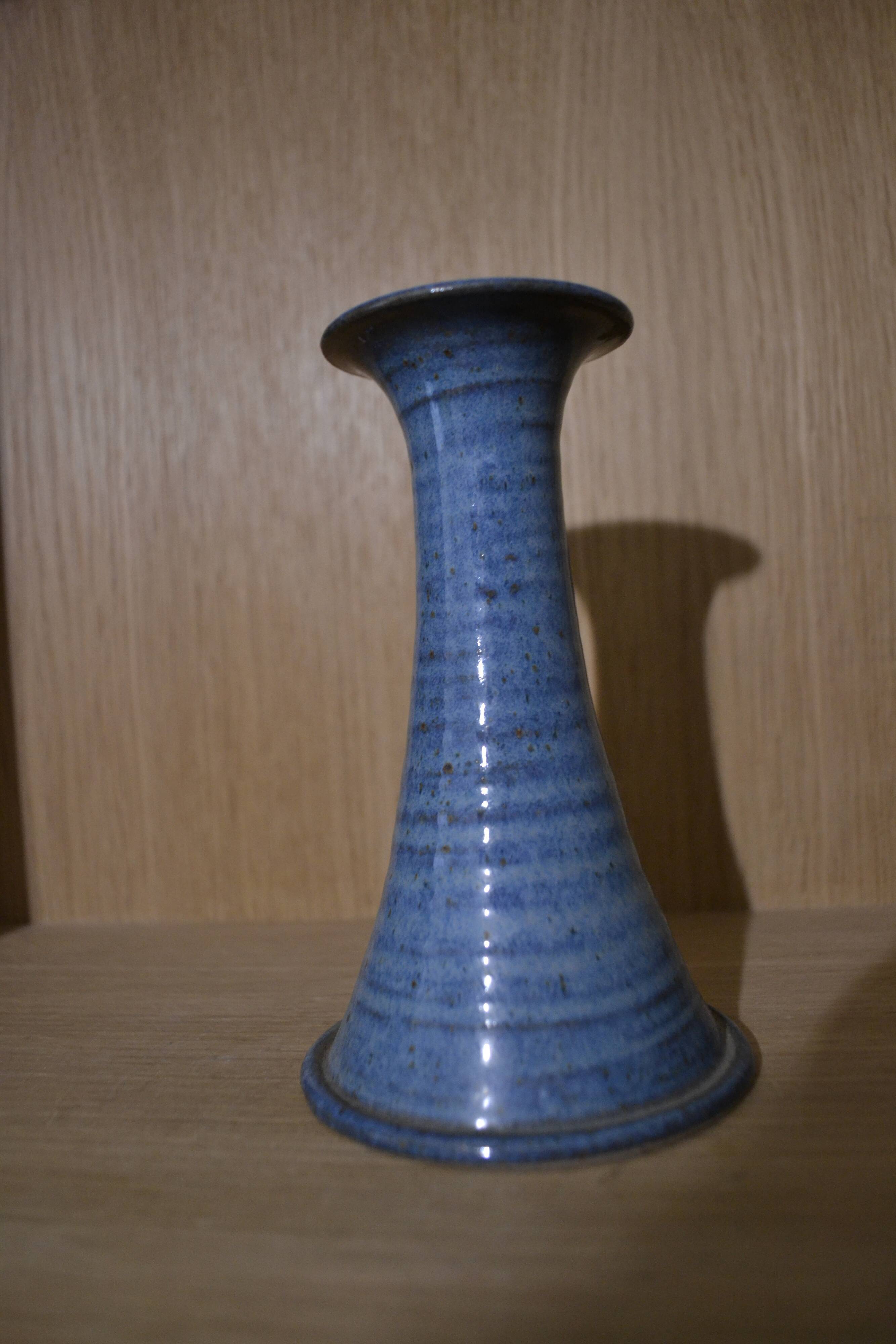 Bougeoir en grès bleu vernis