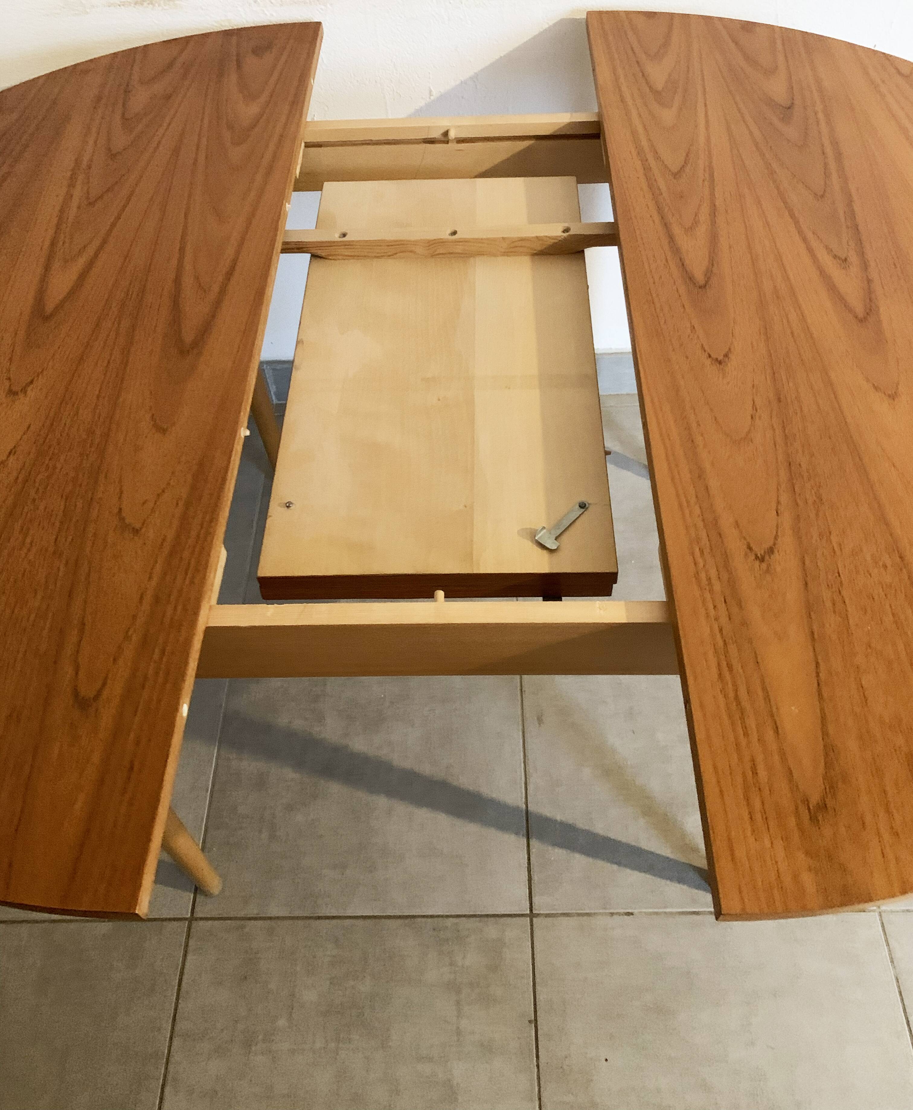 Table de repas scandinave en palissandre clair des années 60